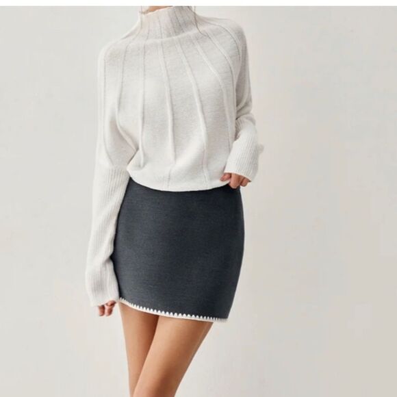 Commense Sweaters - Commense Mock Neck White Piping Chunky Turtleneck SZ XS NEW